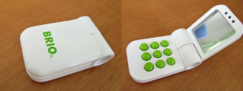 BRIOのケータイ型おもちゃ